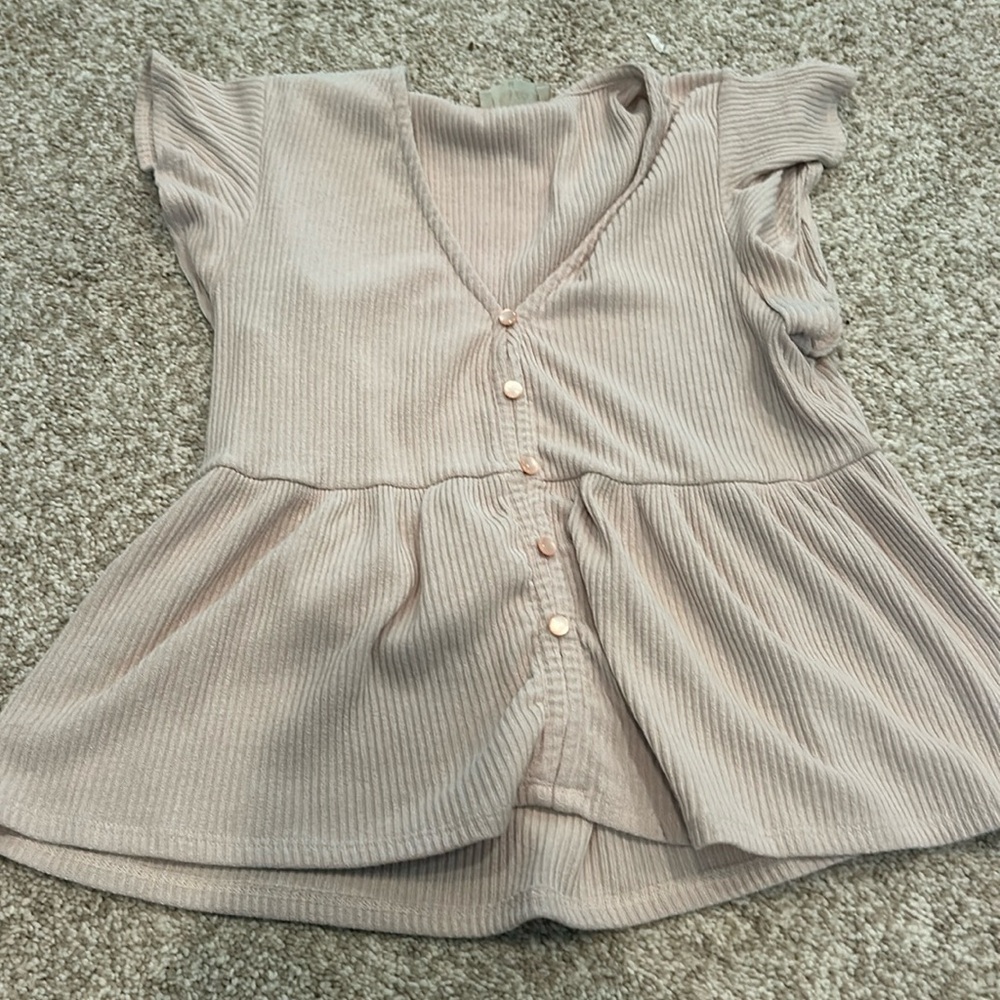 Beige very cute out to dinner top from altard state